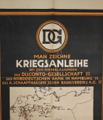 Plakat. Man zeichne Kriegsanleihe bei den Niederlassungen der Disconto-Gesellschaft, der Norddeutschen Bank in Hamburg, des A. Schaaffhausen'schen Bankvereins A.G.